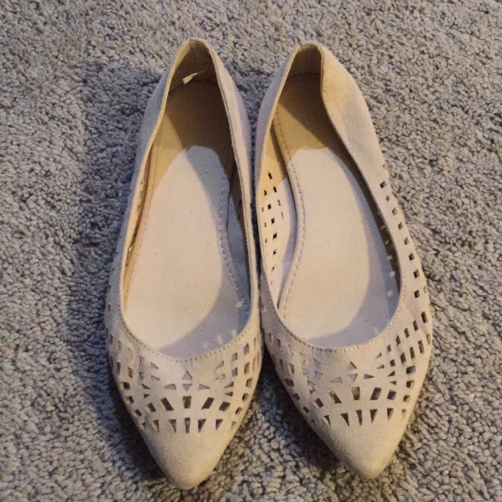 EEUC Old Navy - Nude Cut Out Flats- Size 9